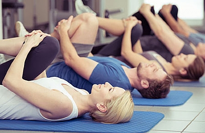 אנשים מבצעים פעילות גופנית