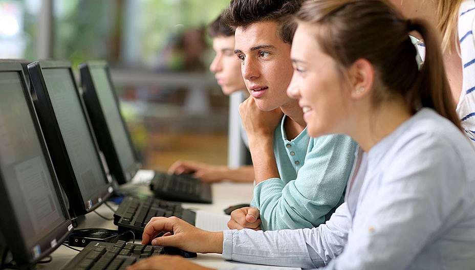 כיתות חכמות נתרמו על ידי כצט וקרן כהן