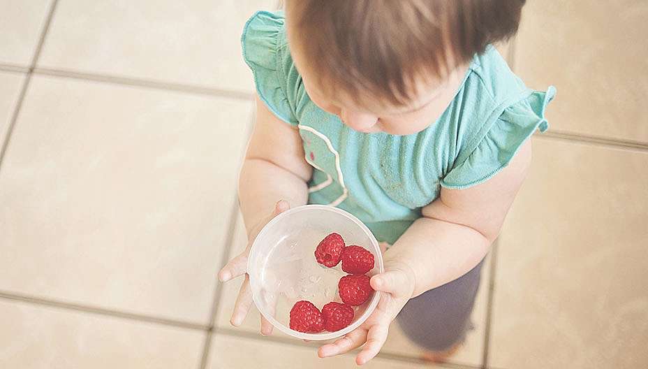 הגיל להתחיל: איך חושפים את התינוק למוצקים?
